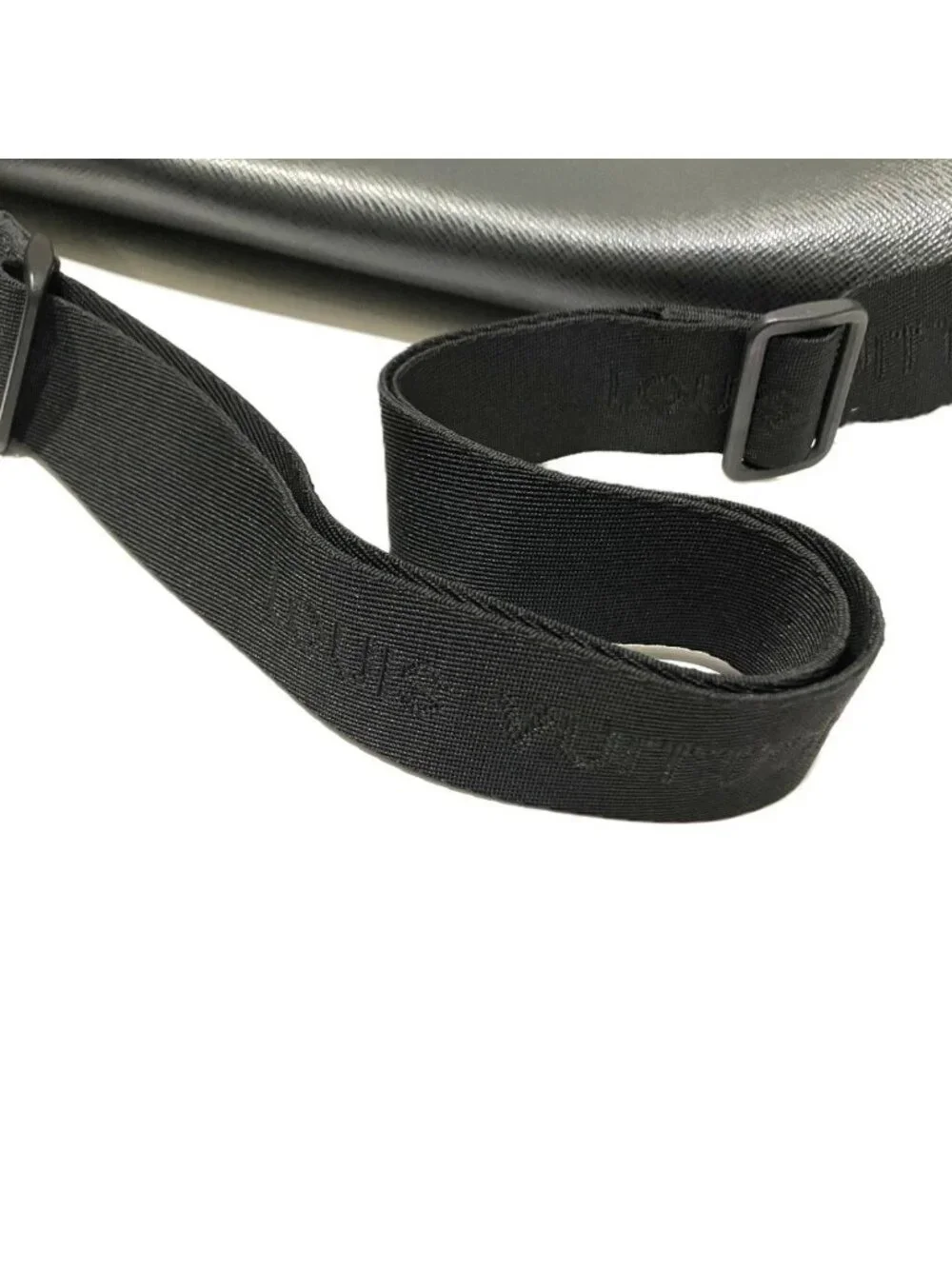 Louis Vuitton Taiga Shoulder Bag Leather
